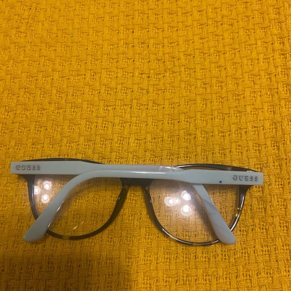 Guess Glass Frame & Case - Picture 3 of 3